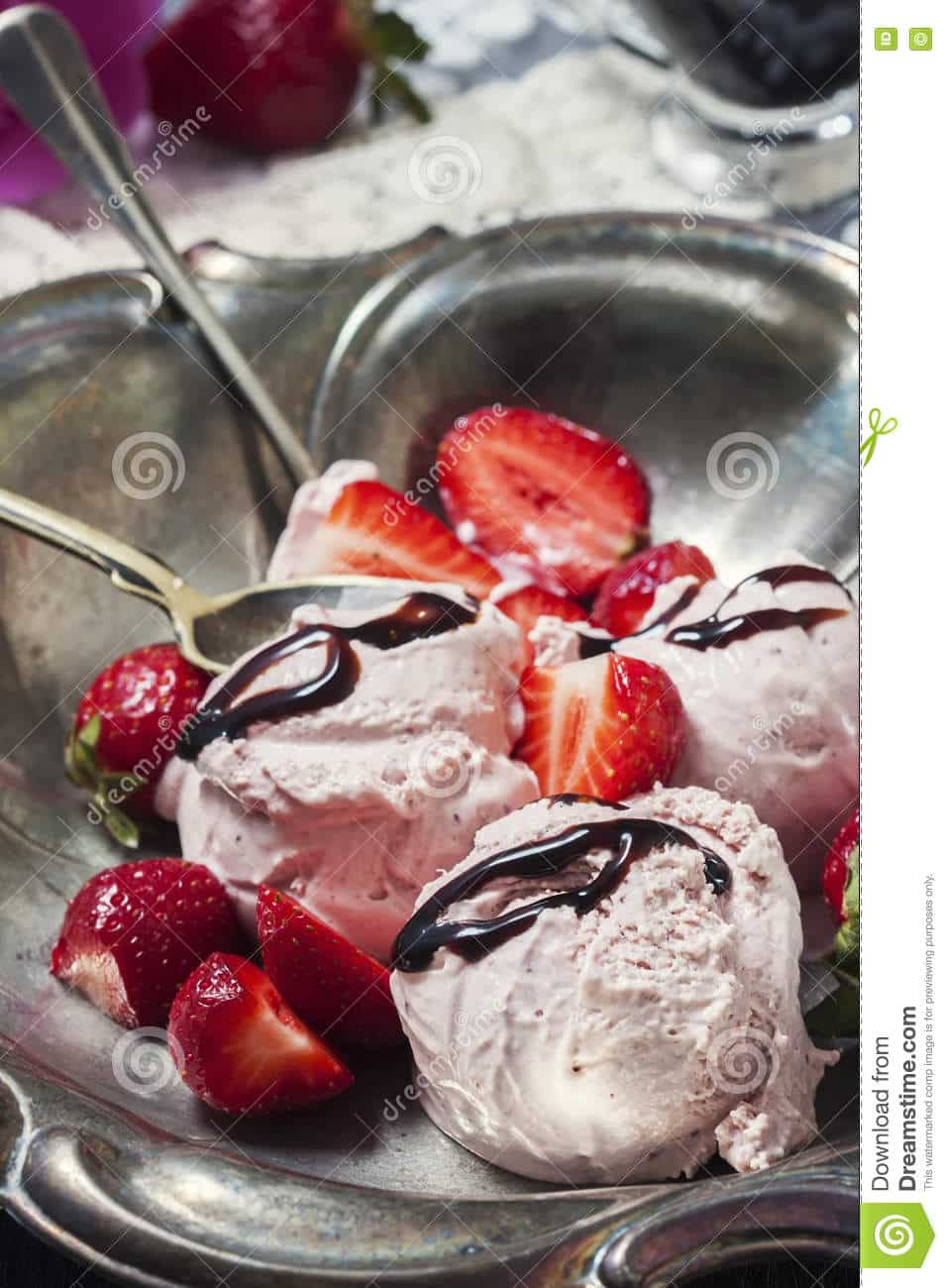 Strawberry Ice Cream Balsamic Vinegar Wooden Backgroun Background Selective Focus 72657048 9154658